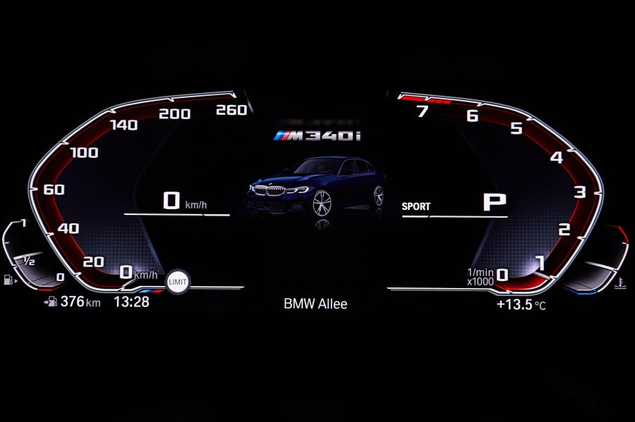 Панель приборов BMW M340i xDrive (G20) 2019 года  (WW) (фото 71 из 78)